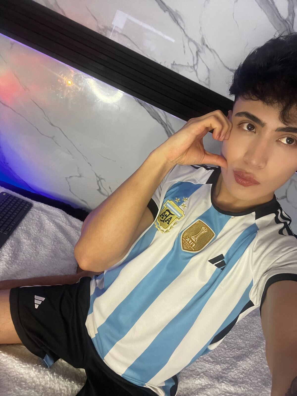 صور Saimonvela الرائجة  4922