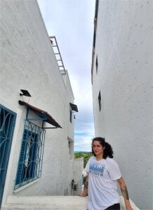 caramel-hotty traveling Pic 2