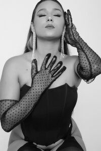 AlanaMuller_ Black and White Pic 5