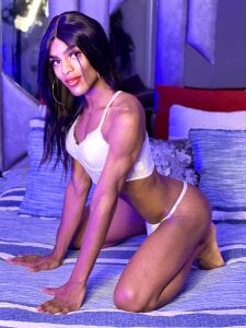 Melanie_St4r “Dangerously irresistible 💋” Gambar