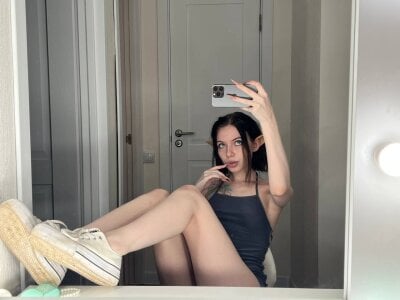 Molly_Mora Public Pic