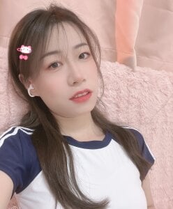 xiaomaoyouyouの小猫悠悠变装学生妹の 2枚の写真