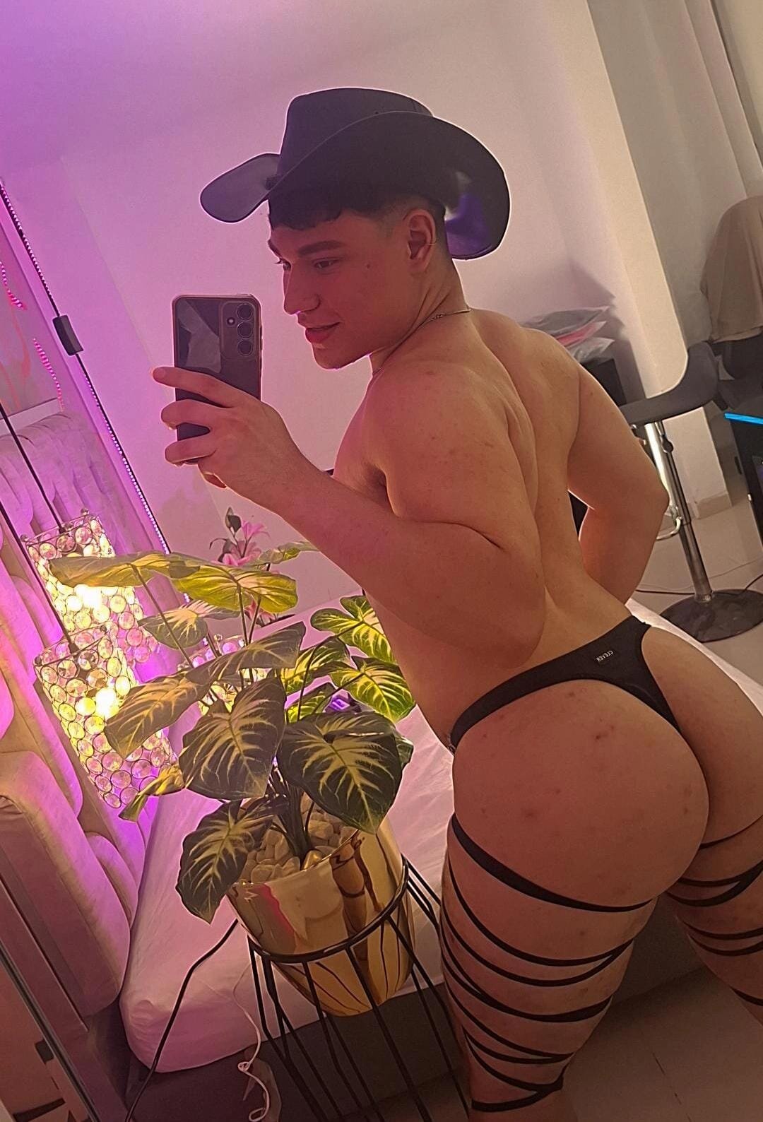 AndrewPeach_ Aktuellstes Foto 1100