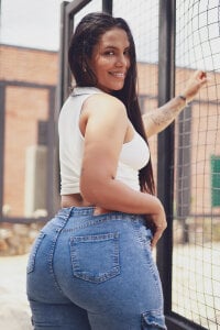 ArielleMillerr Urban Girl Pic 2