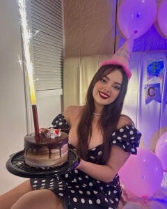 hannahst_ HAPPY BIRTHDAY HANNAH 🎉🎁🎊🎈 slika 2