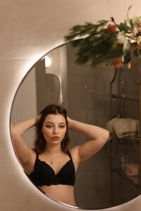 pretty_little_thing Mirror me Pic 3