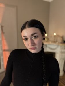 Chloe__Hilton Public Gambar 4