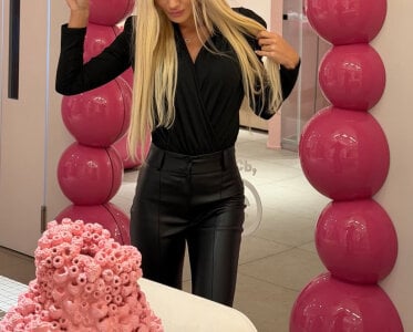 Pussyinpublic Public Pic 2