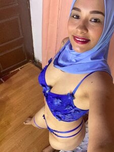 The smile is mine, but the reason is you. 🥰🤭 de ShanaJamil  3 Imagens