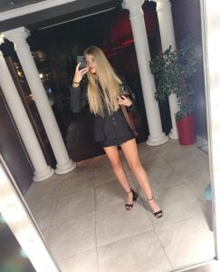 Uni-Babe Public Pic 2