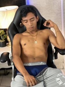 DominusBlack Public Pic 4