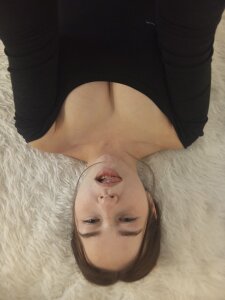 HopeKou Sexy cleavage Pic 4