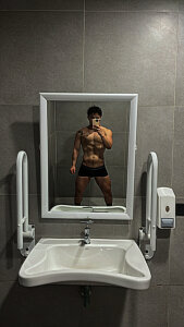 Tonblaze Imagine finding me like this in the gym bathroom 🥵 Pic 2