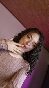 vanesa_gomez I love that you treat me like a princess 👸🥰 but in bed I love that you're wild 😈 Pic