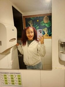 bialindacurly18 Public Pic