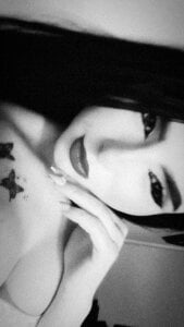 MiaVogel Public Pic 4