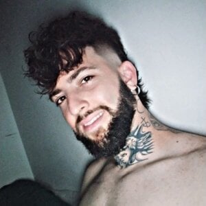 Supreme_Alpha: Public ( 2 фото)