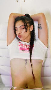 TattoedLexi_ Handle with care… or don’t. Pic