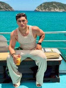 Robyn_Rocki beach Immagine  2