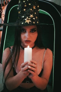 AliceHarper_ Candles, Magic and Desire Gambar 4