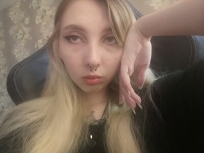 JustMeowGirl
