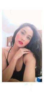 Sara_Noa with my cell phone Pic