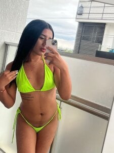 ScarlettVell sexy swimsuit Pic 2