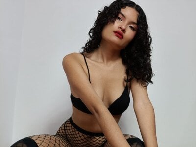 MirandaLawrens_ kullanıcısının Sweet in black ⚫ albümü -  fotoğraf