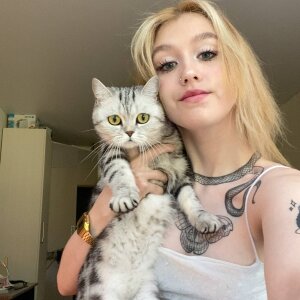 LulaHofyn Me and my cat Bloom Pic