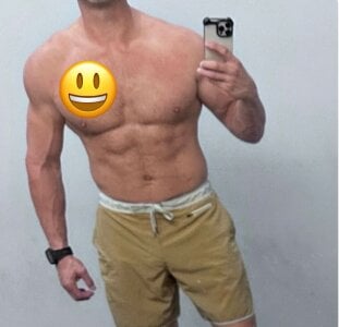 TaylorKingo Public Foto