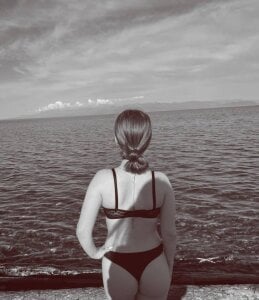 KareyGoodroe black and white Foto 3