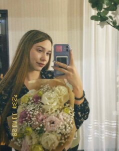 Alice_Froms Public Pic 4