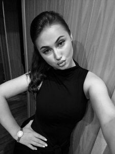 HildaCills Public Pic 5