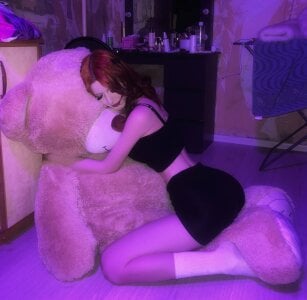 Kitty_gazeWith my lovely bear🩷 Bild 8