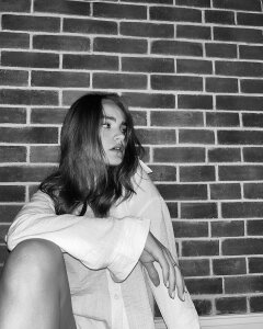 Emily_Rowe Public Pic 4
