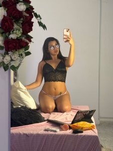 Niicolle_saenz A normal day in my room 💋 Pic