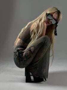 Golden_Aline my new photo shoots^^ Pic 6