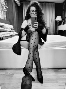 JESSYKA Sexy legs Pic 7