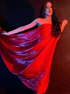 agatha_rodriguez Red queen Pic 9