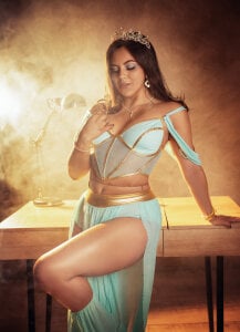 Wishes from Jasmin🌙Rub carefully, u could wake up something dangerous. de Sophia_wilsonn_  4 photos