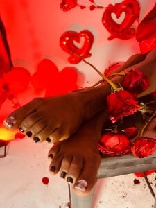 dafnnelewis 💘 “Este San Valentín quiero ser tu tentación favorita. ¿te animas a descubrirlo?”🔥 зображення 2