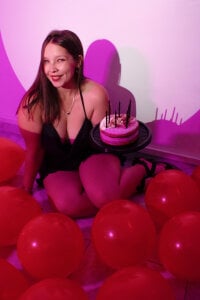 LEYNABRAUN 🥰 Warning: this birthday girl is not touched… she is desired 😏🎂 Foto 2