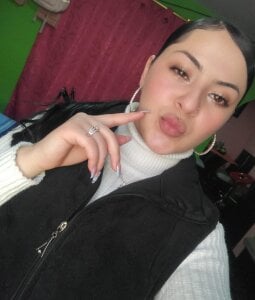 Emily-Hot_ Public Pic 2