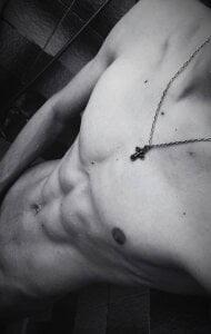 omg__leila Thomas  2টি ছবি