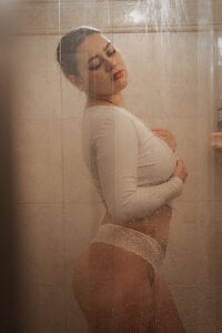 JulietaTorres_ Me taking a sexy shower 🔥💦 Εικόνα