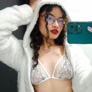 MirandaLawrens_ kullanıcısının Just me 🌟 albümü -  4 fotoğraf