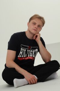 Denis_Dik Public Pic 4