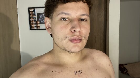 iamjaider Hold Me Closer Pic