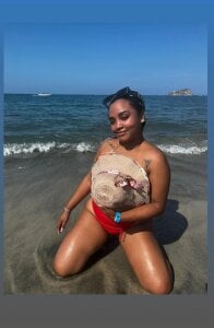 bbyalexxxa Relaxing on the beach Foto 3