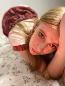 Zdjęcia WetKaylaa Cute student Kayla teases:  2